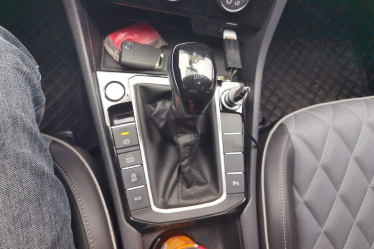 Used Volkswagen Sagitar 2025 Revised Version Three 300TSI DSG Excellence Edition Gear Lever