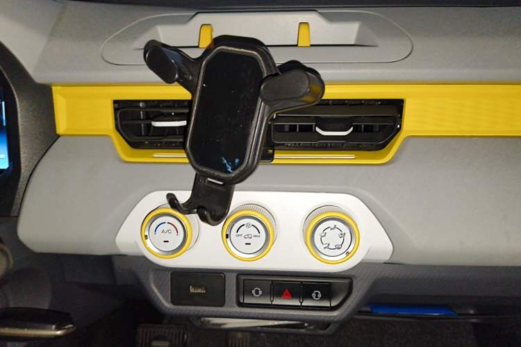 Used Chery QQ Ice Cream 2022 170km Sundae Phosphate Lithium-Ion Audio And AC Panel