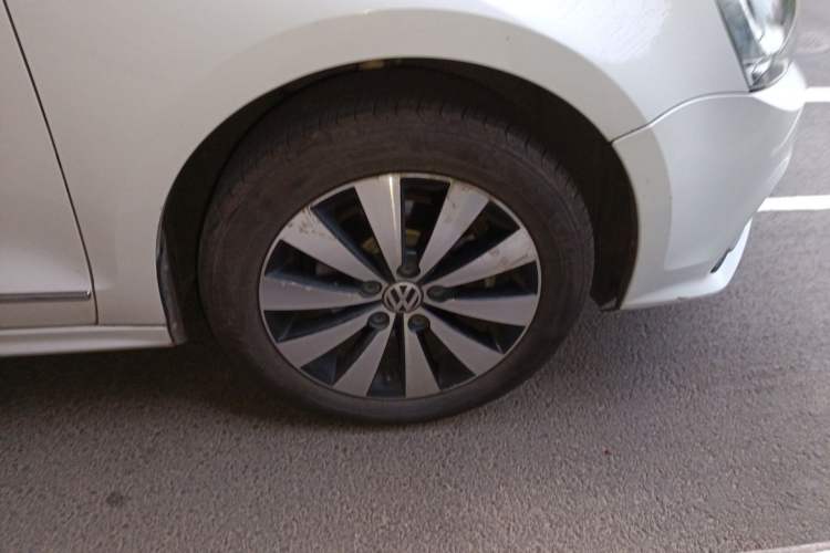 Used Volkswagen Sagitar 2018 1.6L Automatic Comfort Model Right Front Wheel Hub