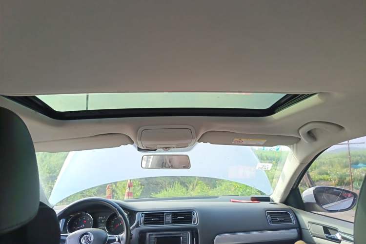 Used Volkswagen Sagitar 2015 1.6L Automatic Comfort Model
