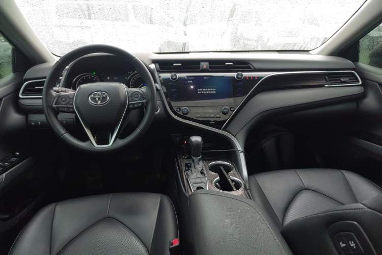 Used Toyota Camry 2019 2.5G Luxury Edition China VI Standard Center Console