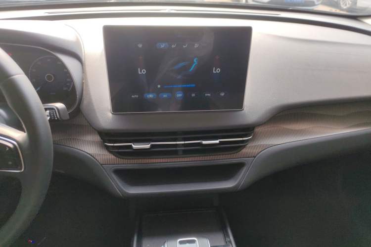 Used Hongqi E-QM5 2022 431 km Charge & Enjoy Edition
