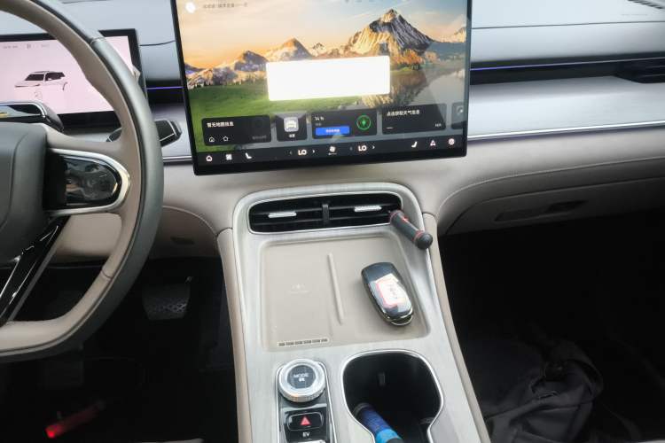 Used Chery Tiggo 8 PLUS C-DM 2025 1.5T 116 km Prestige Version 5 Seats
