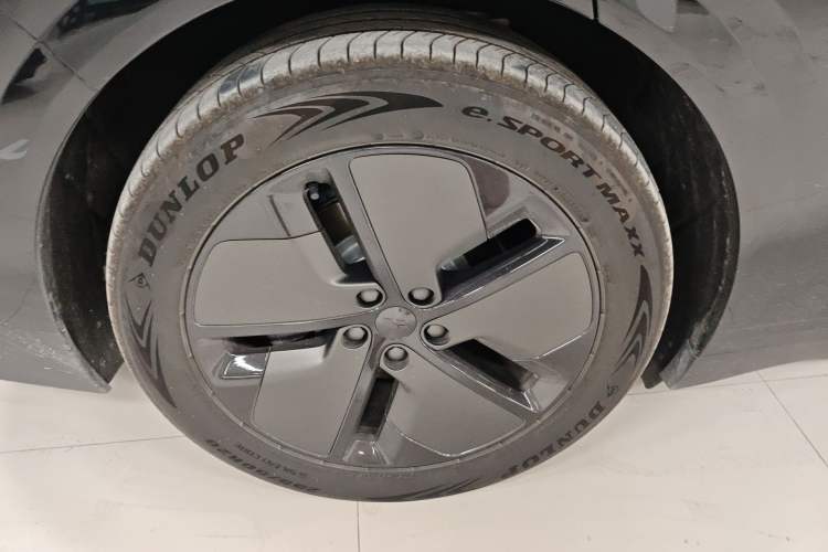 Used Li Auto i6 2025 Model Two-Wheel-Drive Standard Type Right Rear Wheel Hub