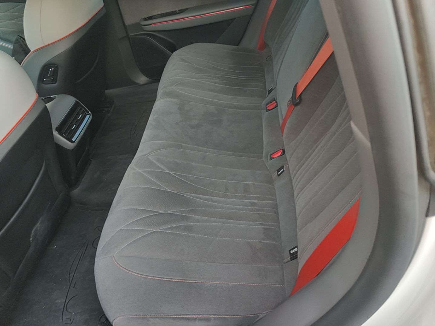 Geely Galaxy E8 2025 620 km All-Wheel Drive Starship LiDAR-Enabled Intelligent Driving Version — снимка 20