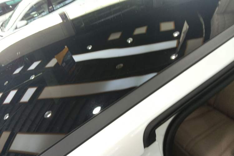 Used XPeng X9 2025 740 Ultra-Long Range Max Roof