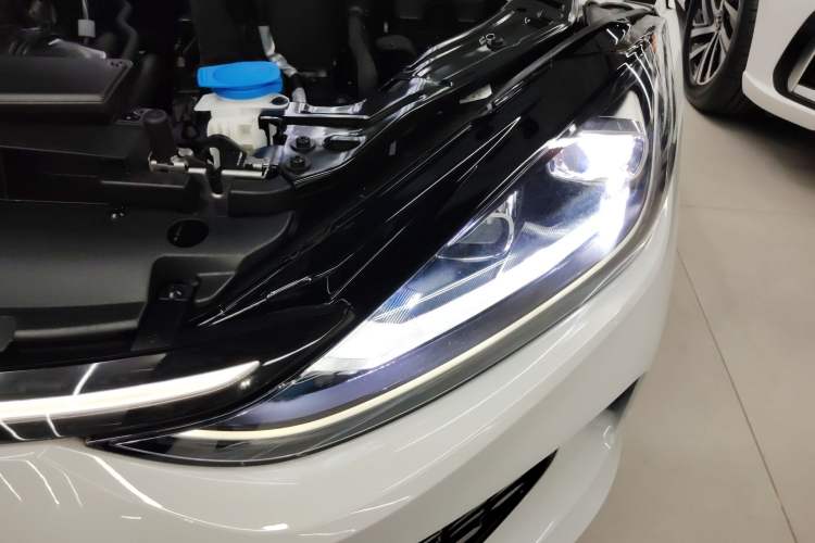 Used Volkswagen Lamando 2024 Lavida L 280TSI DSG Cool & Spicy Edition
