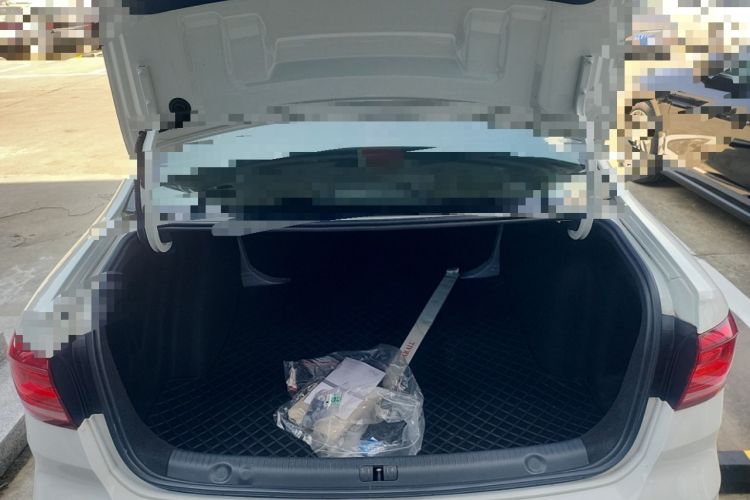 Used Volkswagen Lavida 2021 1.5L Automatic Fashion Edition Trunk