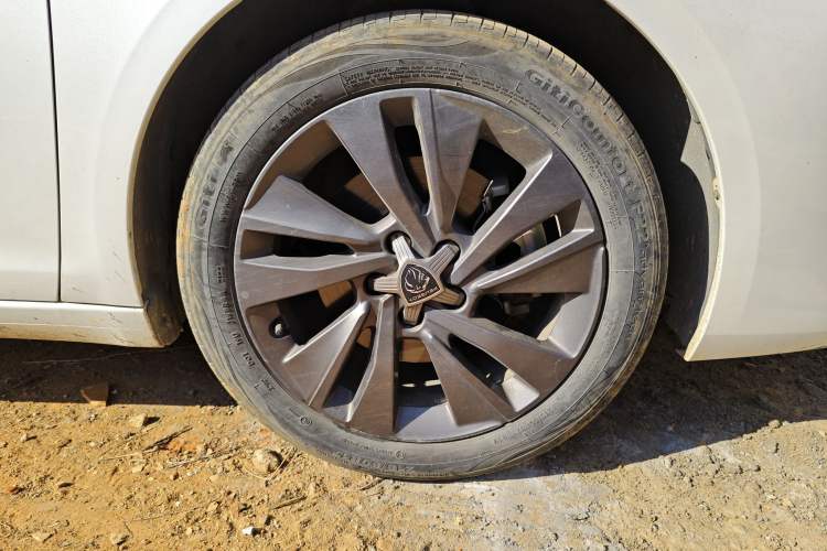 Used Peugeot 408 2022 1.6T Ambition Edition Right Front Wheel Hub
