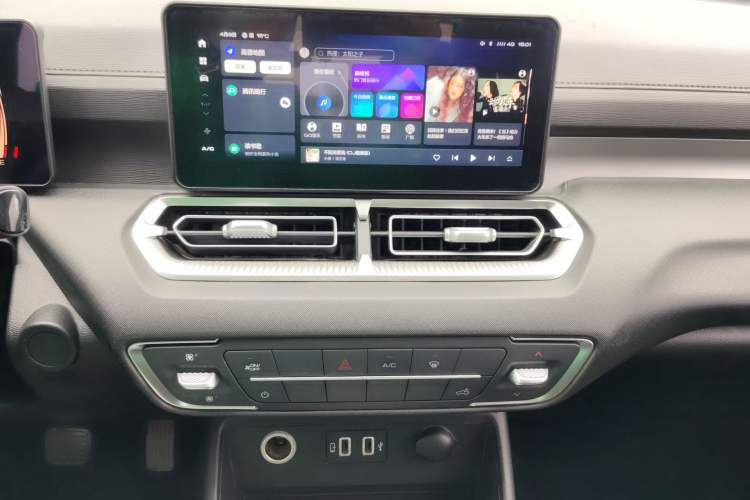 Used Great Wall King Kong Poer 2022 2.0T Manual Diesel Two-Wheel Drive Elite Version with Long Bed GW4D20M Audio And AC Panel