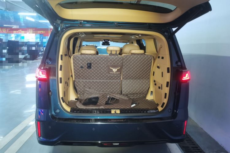 Used VOYAH Dream 2025 PHEV Four-Wheel Drive Prestige Kunpeng Edition
