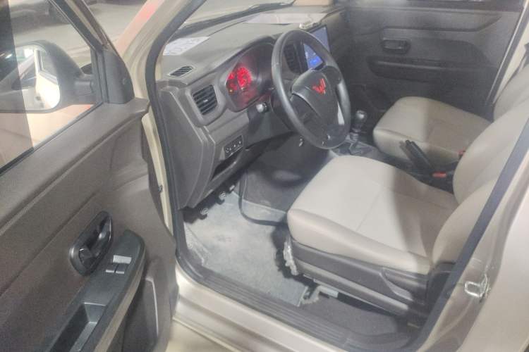 Used Wuling Hongguang V 2022 1.5L Jingqu Edition Electric-Assist LAR