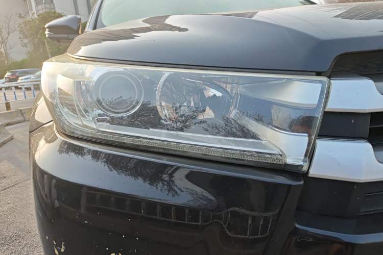 Used Toyota Highlander 2018 2.0T Four-Wheel Drive Luxury Edition 7 Seats China V Emission Standard