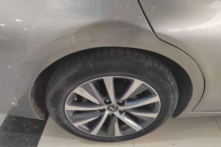 Used Lexus ES 2020 200 Excellence Edition Right Rear Wheel Hub