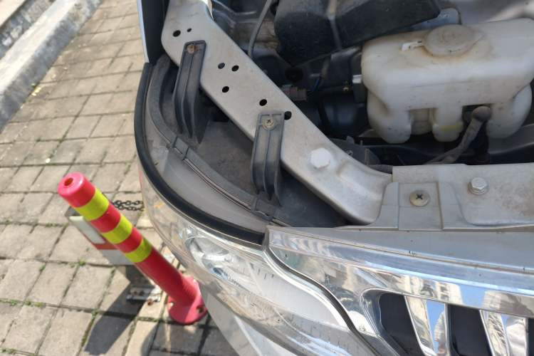 Used CHANGAN KAICHENG Ruixing M80 2019 1.5L Base Version 4-Seater Single-Steamed Air Conditioning China VI Standard Flat Roof with Lift-Up Rear Door DAM15KR Right Front Headlight