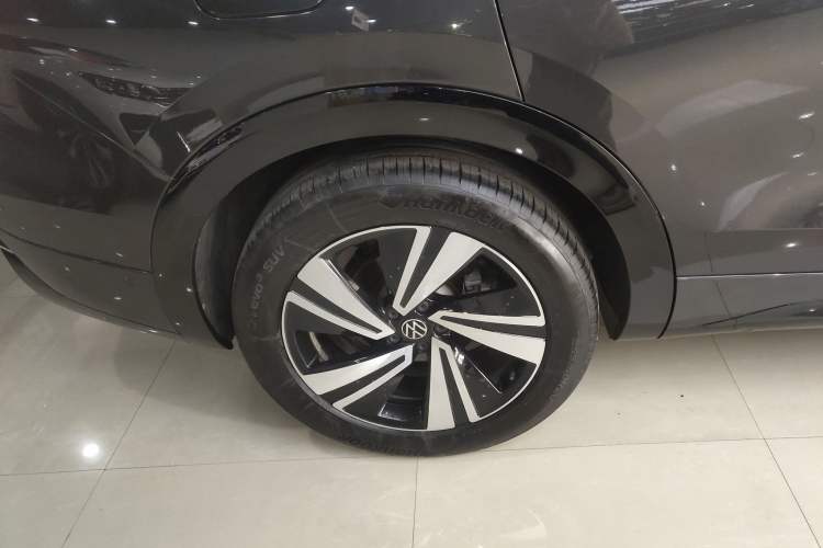 Used Volkswagen Tavendor 2024 380TSI All-Wheel Drive R-Line Cruise Edition Exterior 5