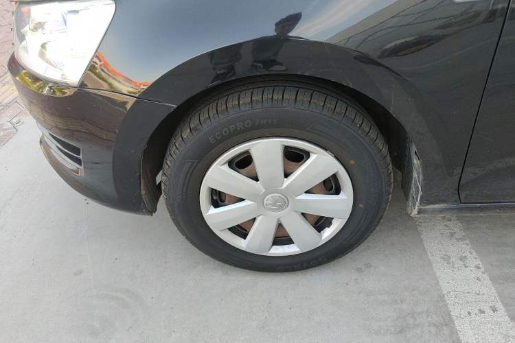 Used Volkswagen Santana 2015 1.4L Manual Fashion Edition Left Front Wheel Hub