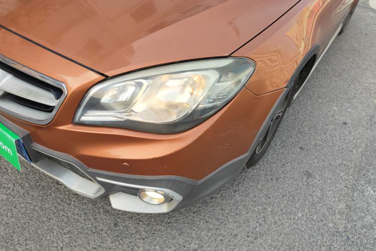 Used Soueast V6 Lingshi 2015 CROSS 1.5L CVT ZhiZun Model
