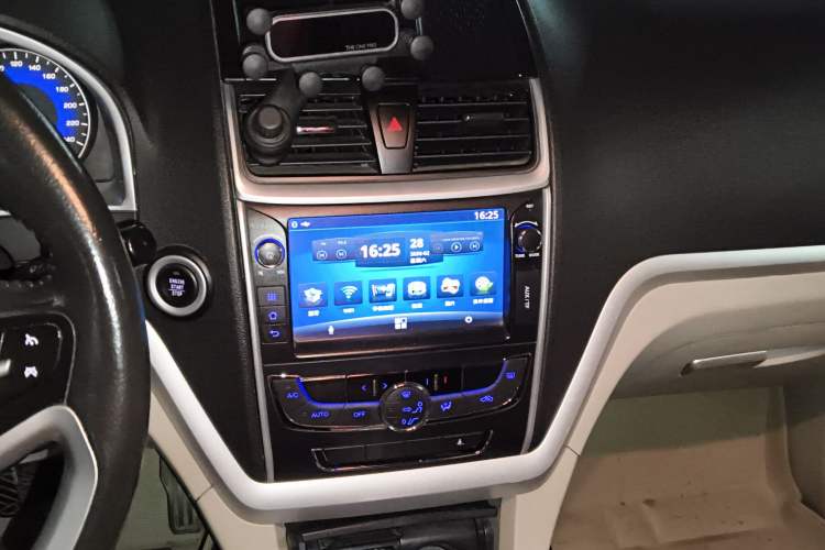 Used Geely Auto Emgrand 2015 Sedan 1.5L CVT Upward Version
