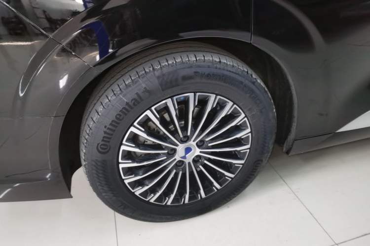 Used Denza D9 2024 DM-i 1050 Luxury Model
