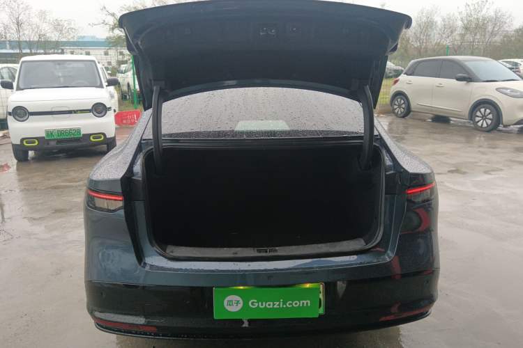 Used Nissan N7 2025 625 Max Trunk