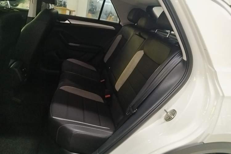 Used Volkswagen T-ROC 2019 230TSI DSG Two-Wheel-Drive Advanced Version China VI Standard
