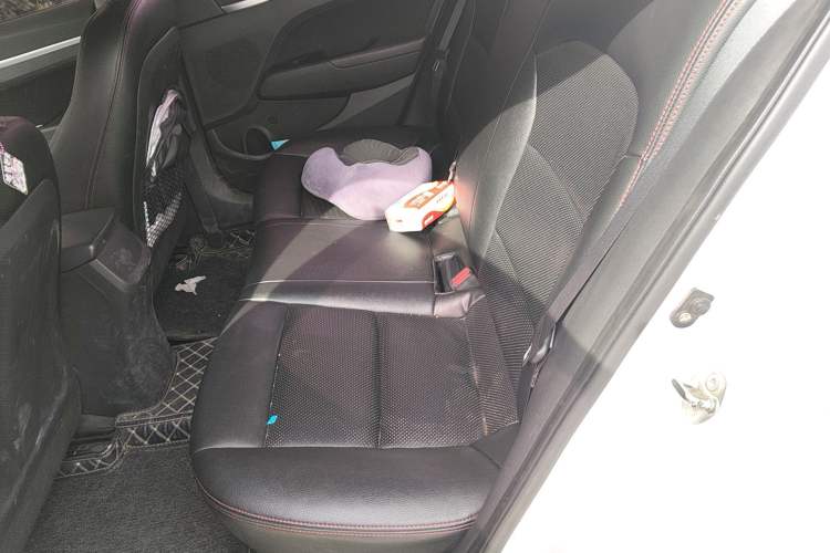 Used Hyundai Elantra (6th Generation / Lingdong) 2016 1.6L Automatic ZhiXuan – Elite Version Left Rear Seat