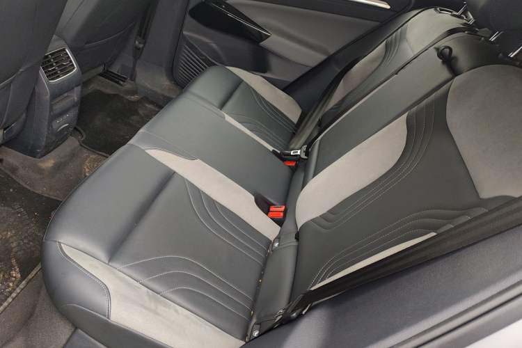 Used Volkswagen ID.4 CROZZ 2021 Long-Range PRO Two-Wheel Drive Version Left Rear Seat