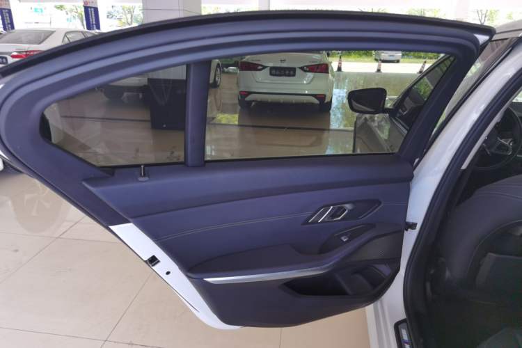 Used BMW 3 Series 2021 320Li M Sport Package Interior 8