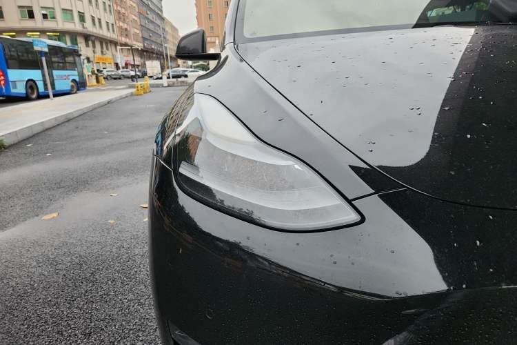 Used Tesla Model Y 2021 Standard Range Rear-Wheel Drive Version Right Front Headlight