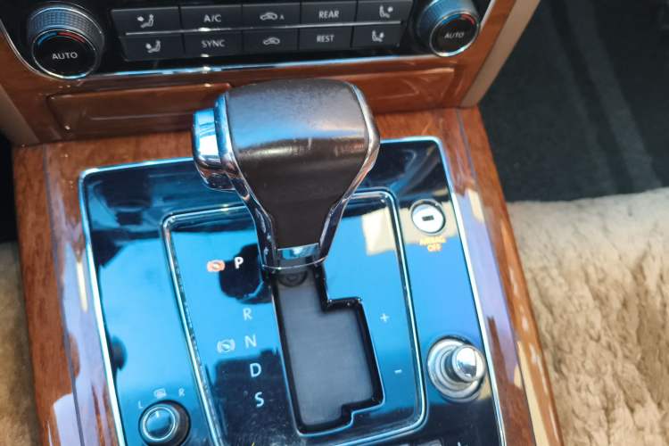Used Volkswagen Phaeton 2012 3.0L Business Edition Gear Lever