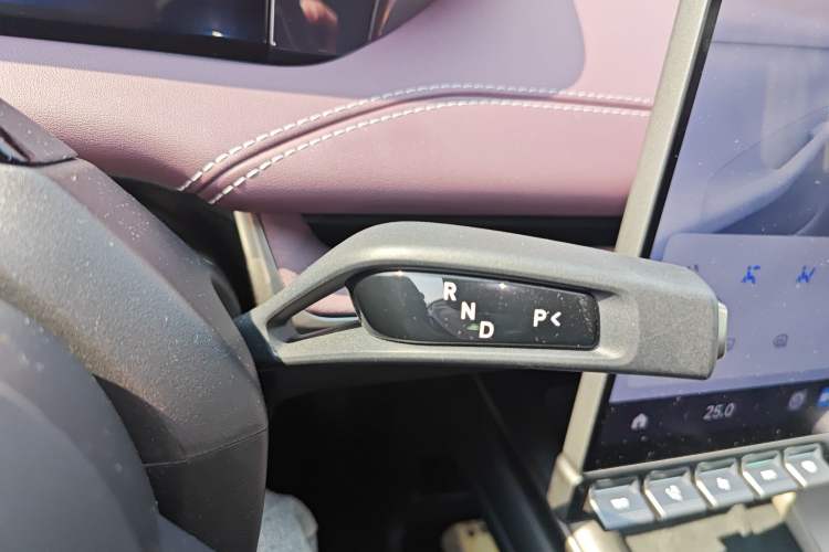 Used Xiaomi Auto SU7 2024 Four-Wheel Drive Ultra-Long Range Advanced Intelligent Driving Max Edition
