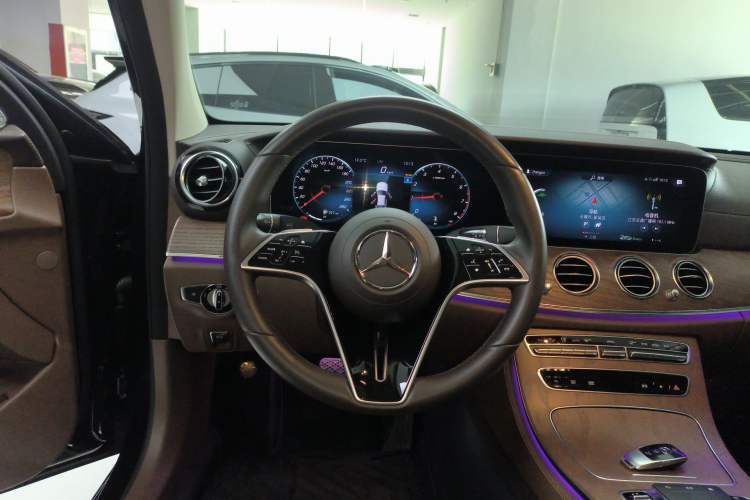 Used Mercedes-Benz E-Class 2023 Updated E 300 L Fashion Edition Steering Wheel