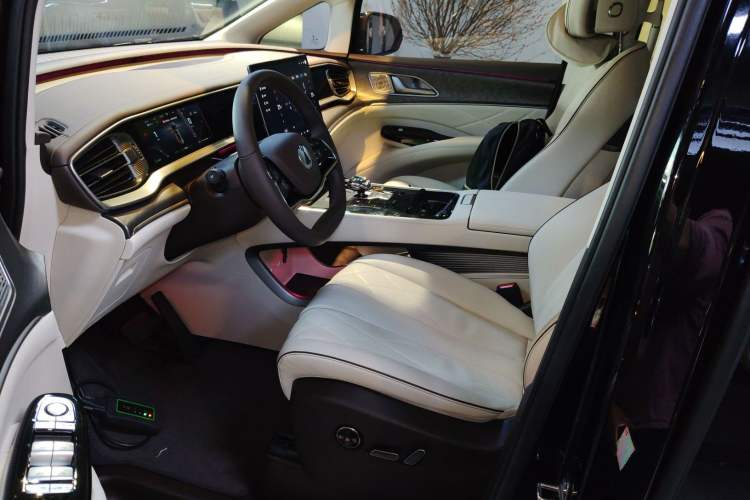 Used Denza D9 2024 DM-i 980 Four-Wheel Drive Prestige Model