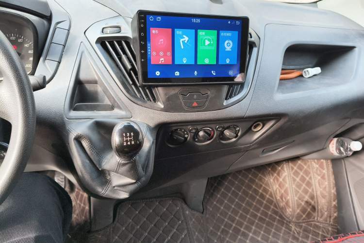 Used Ford Transit 2019 2.0T Diesel Multi-Purpose Commercial Vehicle Short Wheelbase Low Roof 6-Seater China VI Standard
