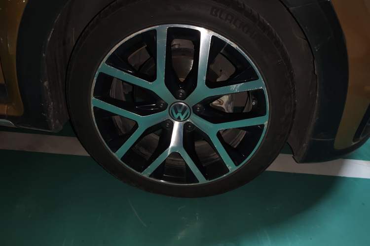 Used Volkswagen Beetle 2016 180TSI Dune Off-Road Edition Right Front Wheel Hub