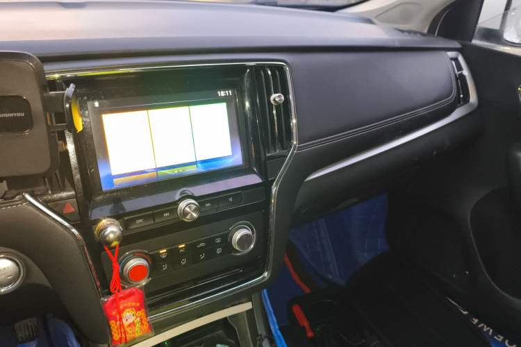 Used Roewe i6 New Energy 2019 PLUS 50T 4G Connected Glory Luxury Edition Audio And AC Panel