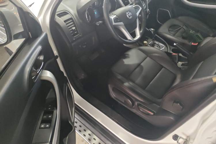 Used CHANGAN CS35 2015 1.6L Automatic Luxury Model China V Standard
