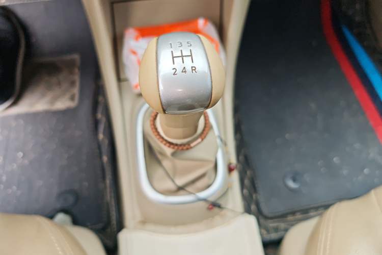 Used Nissan Sylphy 2018 Classic 1.6XE+ Manual Luxury Edition Gear Lever
