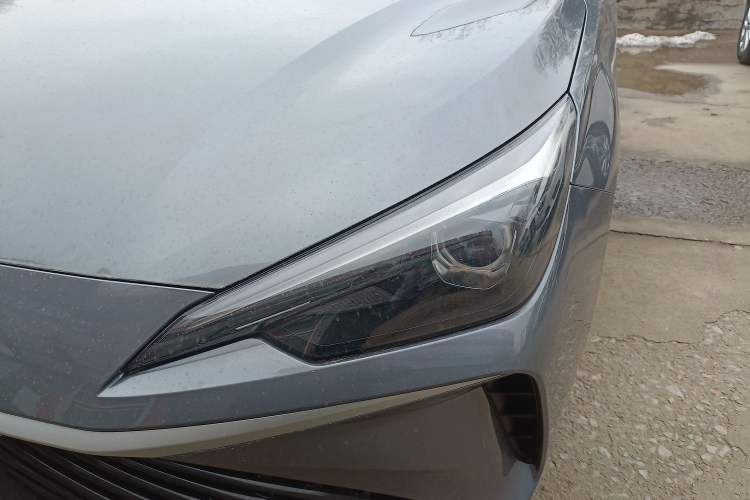 Used Roewe i5 2026 Model 1.5L Manual Comfort Version
