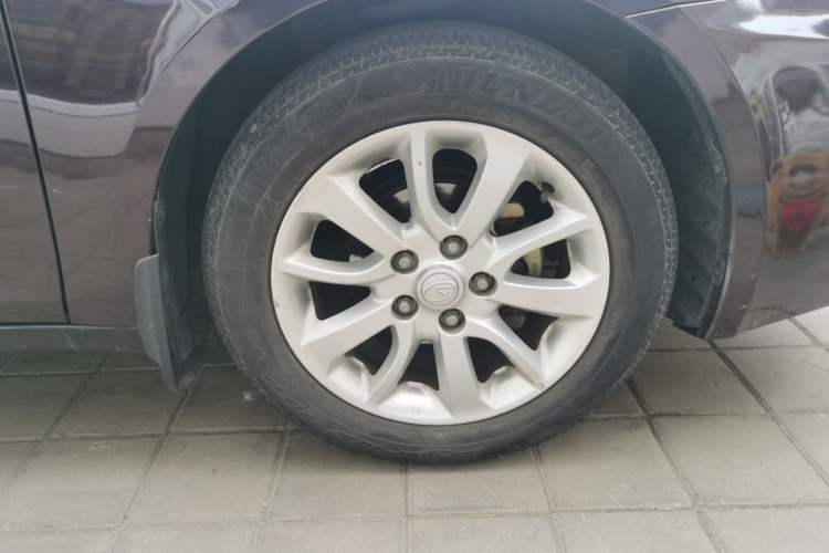 Used Soueast V5 Lingzhi 2014 1.5L Manual Comfort Model Right Front Wheel Hub
