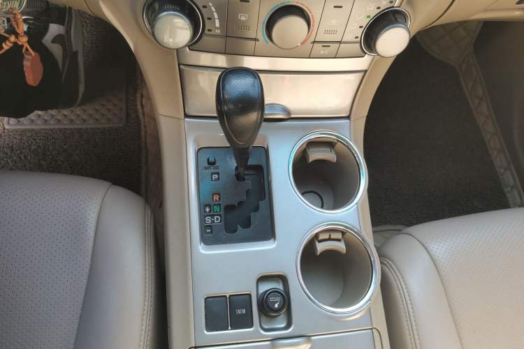 Used Toyota Highlander 2013 2.7L Two-Wheel Drive 5-Seater Purple Gold Edition
