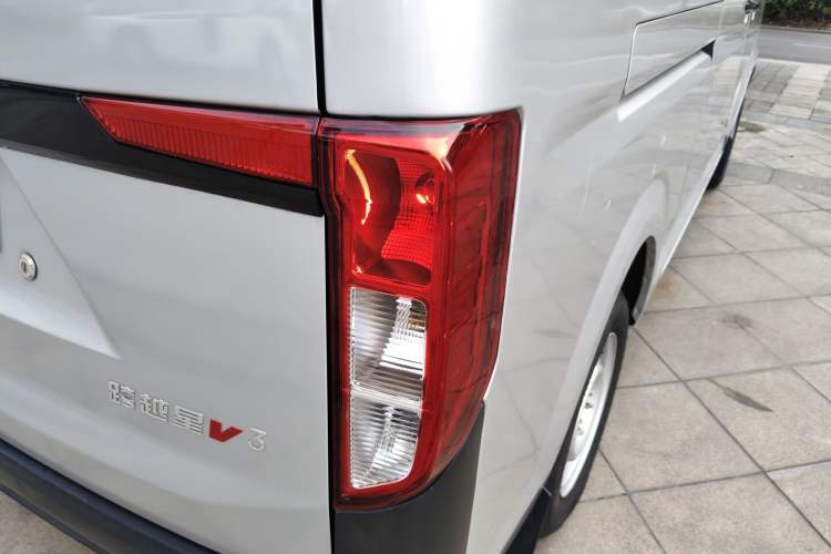 Used Kuayue Kuayue Xing V3 2023 1.3L Gasoline Standard Model 6-Seater Passenger Vehicle
