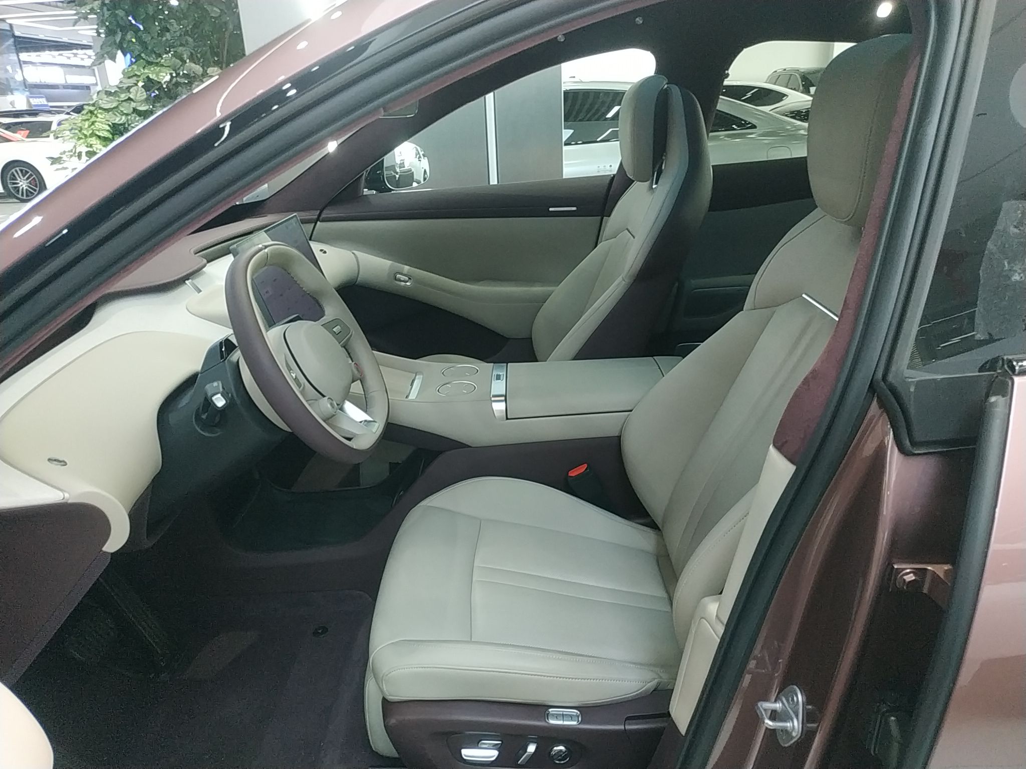 Переднее сиденье в автомобиле