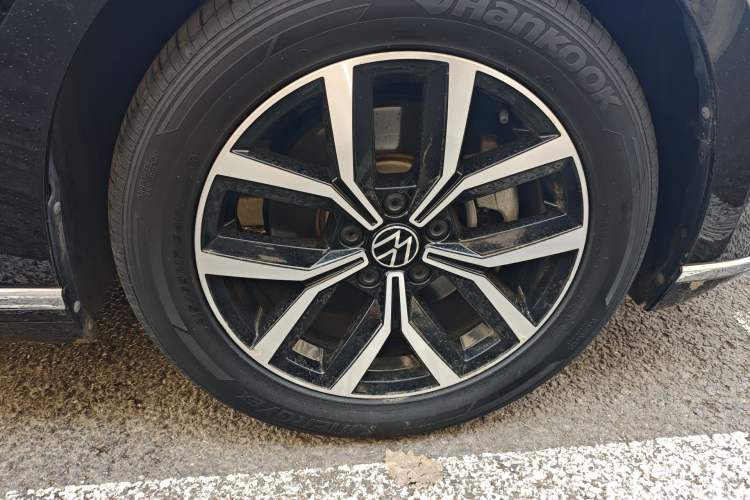 Used Volkswagen Magotan 2020 330TSI DSG Leading Model Right Front Wheel Hub