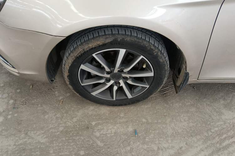 Used Geely Auto Emgrand 2019 Leading Edition 1.5L CVT Upward-Connected Model China VI Standard Exterior 4
