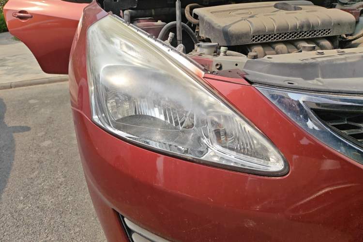 Used Nissan Tiida 2014 1.6L CVT Smart Model Right Front Headlight