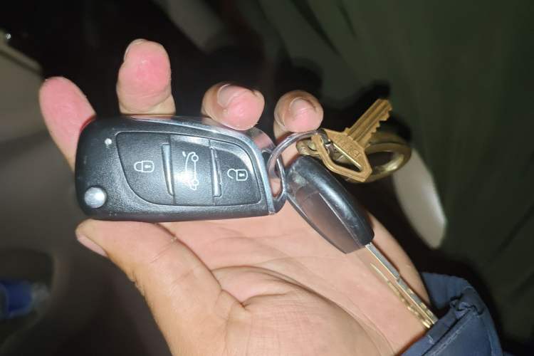 Used Dongfeng Fengon 2013 1.5L Manual Deluxe Model DK15 Vehicle Key