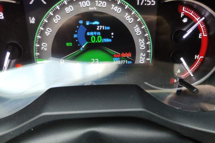 Used Toyota RAV4 2020 2.0L CVT 4x4 Trend Edition Odometer Close Up