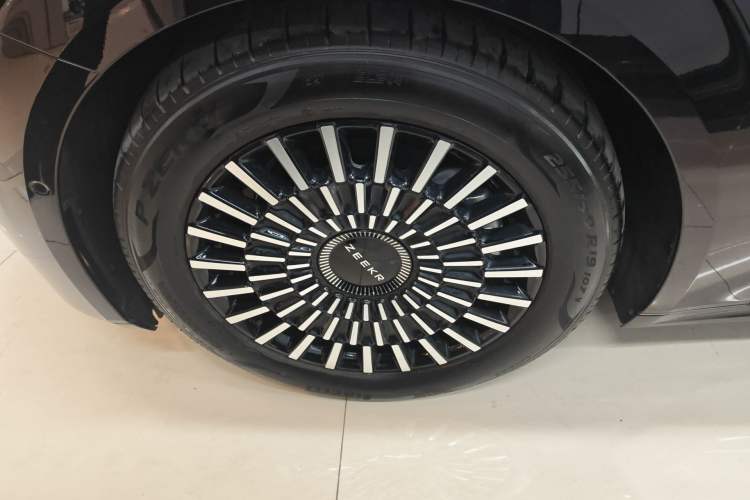 Used Zeekr 009 2024 7-Seater Walk-Through Version Four-Wheel Drive 108 kWh
